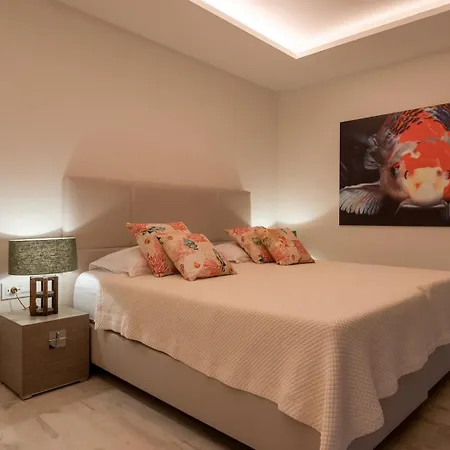 Exclusive Paterina Heated Pool, Gym, Sauna