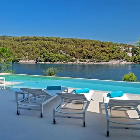 Exclusive Paterina Heated Pool, Gym, Sauna Villa