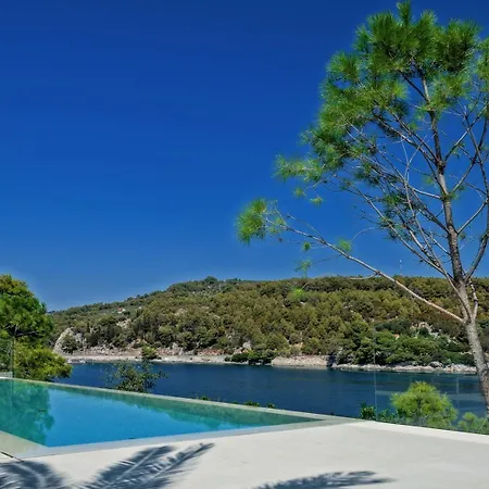Exclusive Paterina Heated Pool, Gym, Sauna