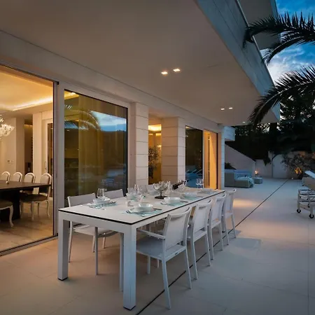 Exclusive Paterina Heated Pool, Gym, Sauna Villa
