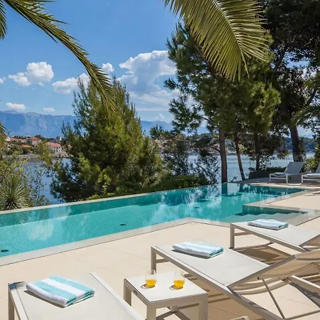 Exclusive Paterina Heated Pool, Gym, Sauna Villa