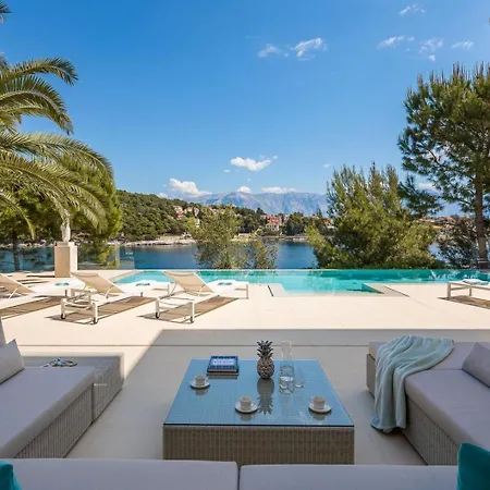 Exclusive Paterina Heated Pool, Gym, Sauna Villa